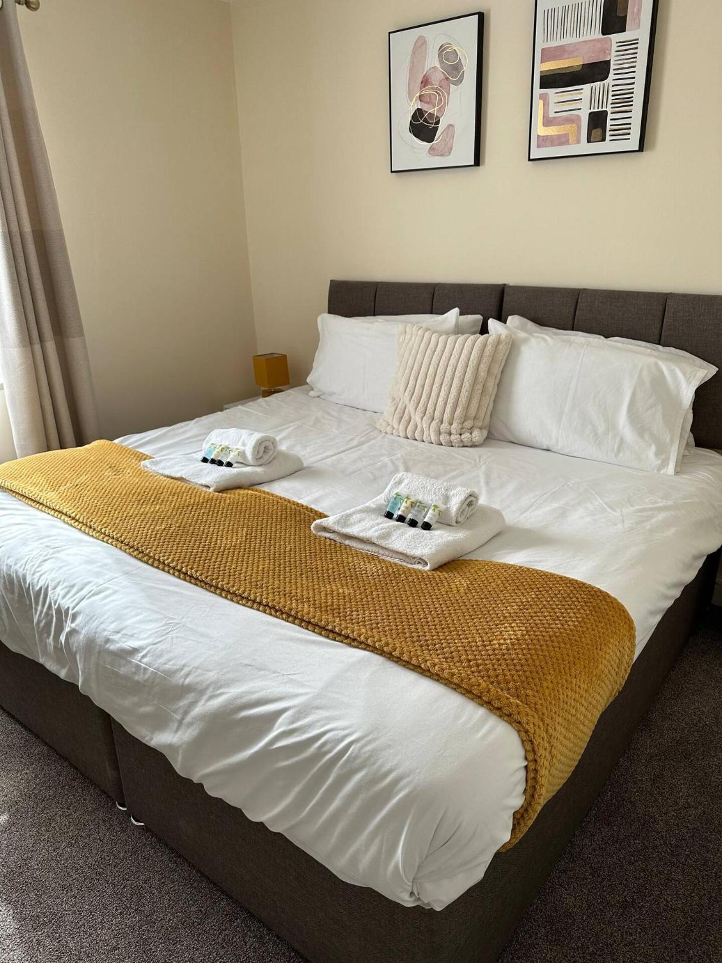 Yellow Sunflowers Flat In Stroud Apartment Stroud (Gloucestershire)