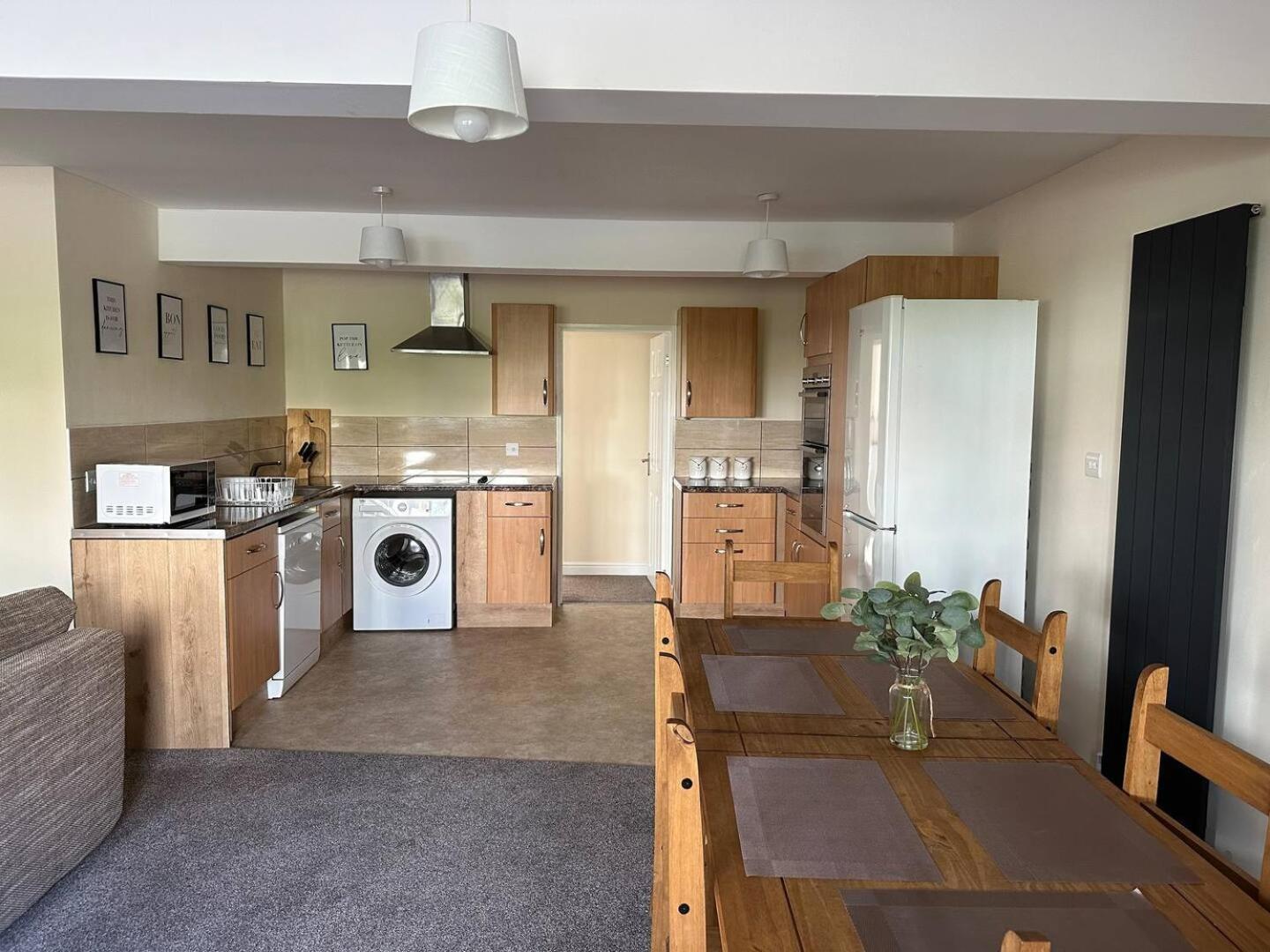 Apartment Yellow Sunflowers Flat In Stroud